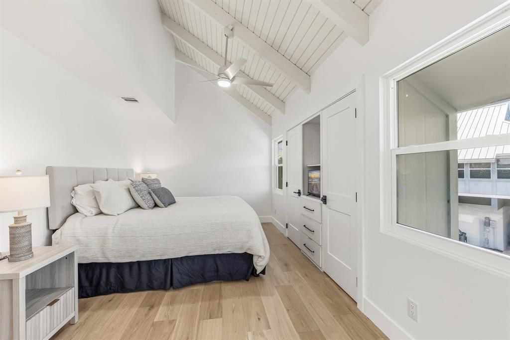 For Sale: $2,450,000 (3 beds, 3 baths, 1640 Square Feet)