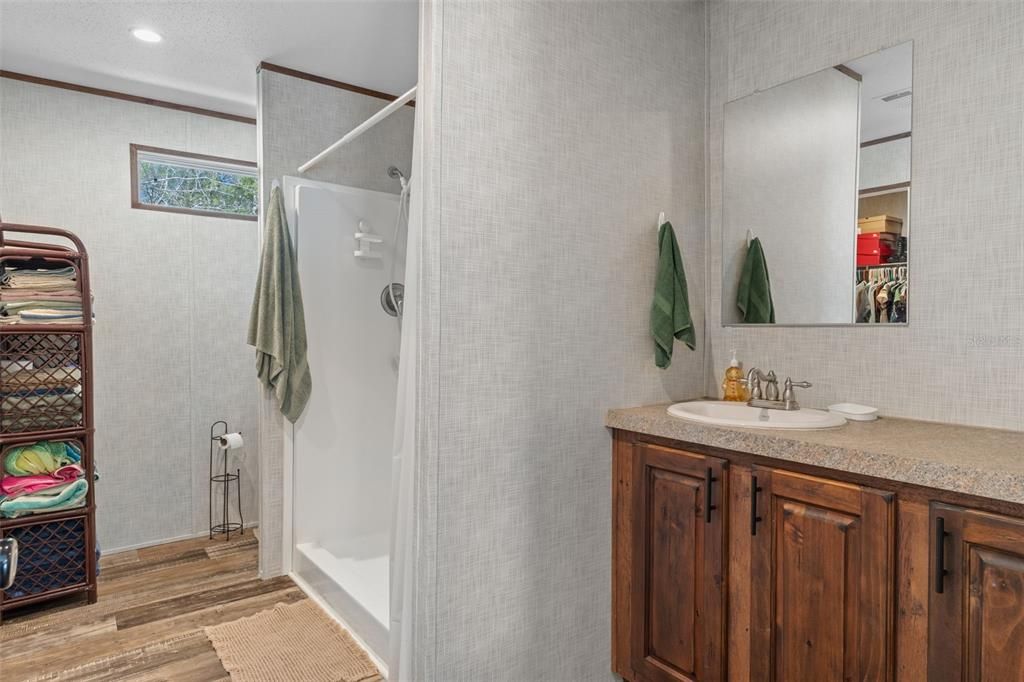 Под контрактом: $178,000 (3 спален, 2 ванн, 1352 Квадратных фут)