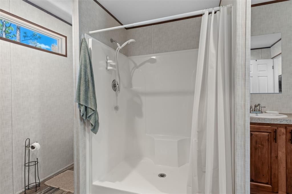 Под контрактом: $178,000 (3 спален, 2 ванн, 1352 Квадратных фут)