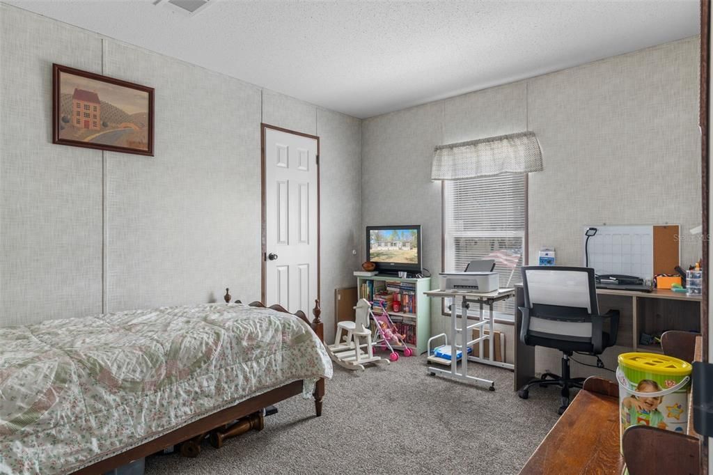 Под контрактом: $178,000 (3 спален, 2 ванн, 1352 Квадратных фут)