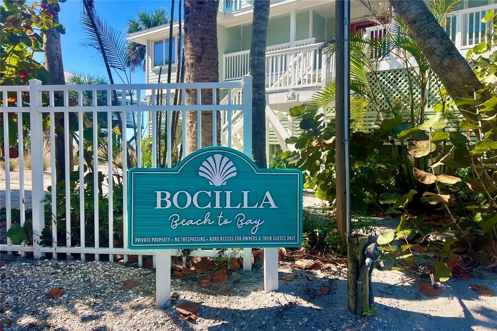 For Sale: $1,465,000 (0.94 acres)