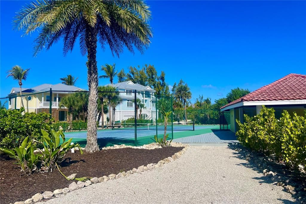 For Sale: $1,465,000 (0.94 acres)