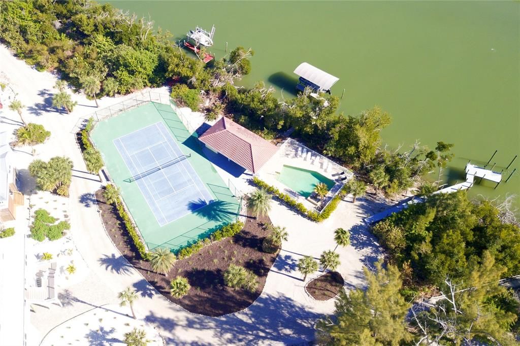 For Sale: $1,465,000 (0.94 acres)