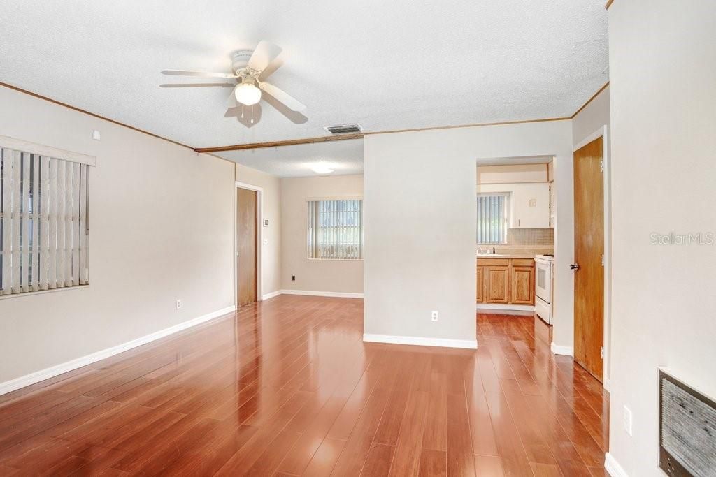 For Sale: $184,999 (3 beds, 1 baths, 984 Square Feet)