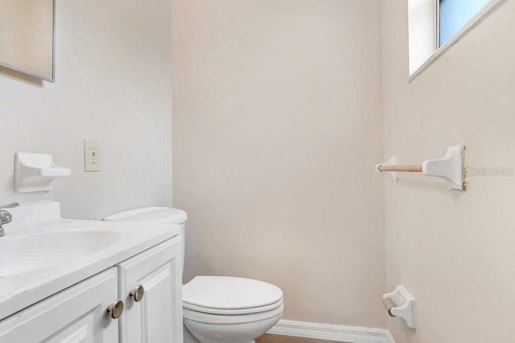 For Sale: $184,999 (3 beds, 1 baths, 984 Square Feet)