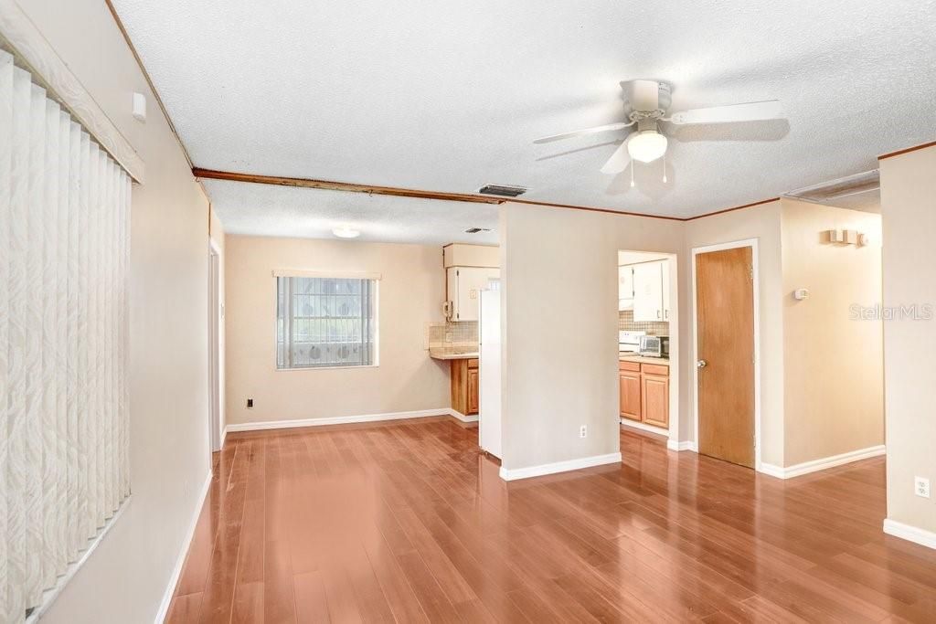 For Sale: $184,999 (3 beds, 1 baths, 984 Square Feet)