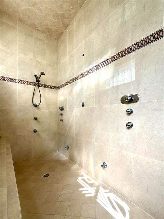 En Venta: $3,900,000 (5 camas, 6 baños, 5434 Pies cuadrados)