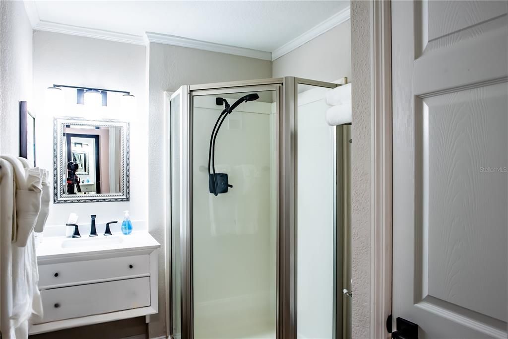 Activo con contrato: $339,900 (2 camas, 2 baños, 840 Pies cuadrados)