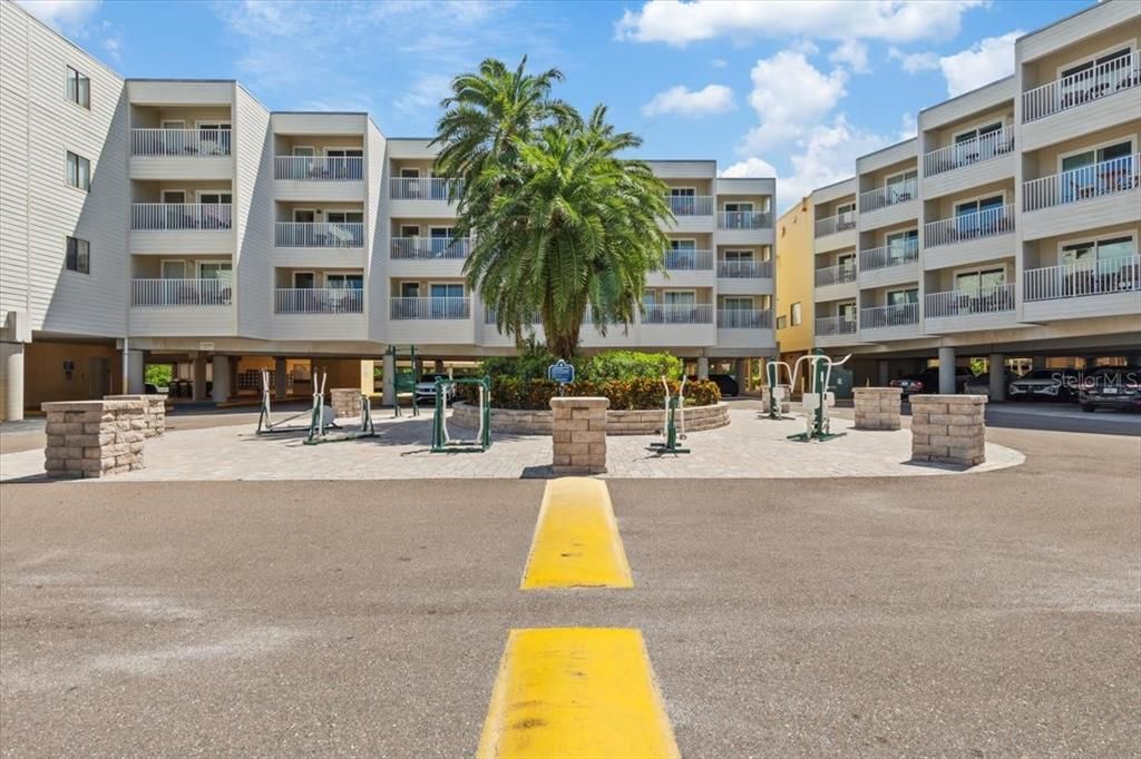 Activo con contrato: $339,900 (2 camas, 2 baños, 840 Pies cuadrados)