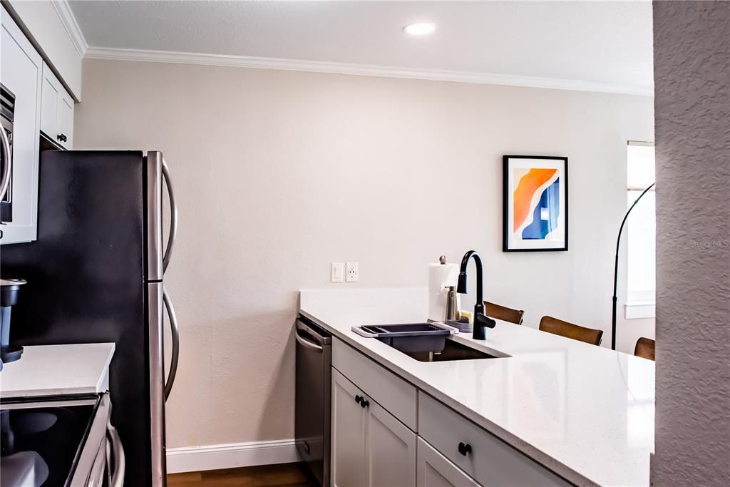 Activo con contrato: $339,900 (2 camas, 2 baños, 840 Pies cuadrados)