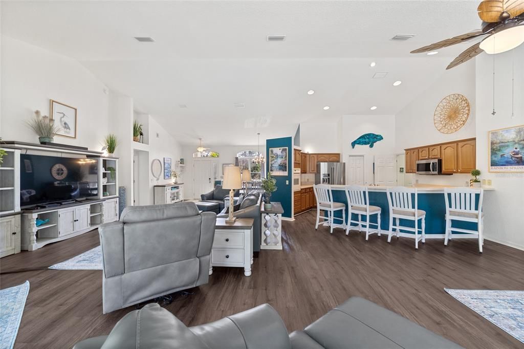 En Venta: $439,500 (3 camas, 2 baños, 2063 Pies cuadrados)