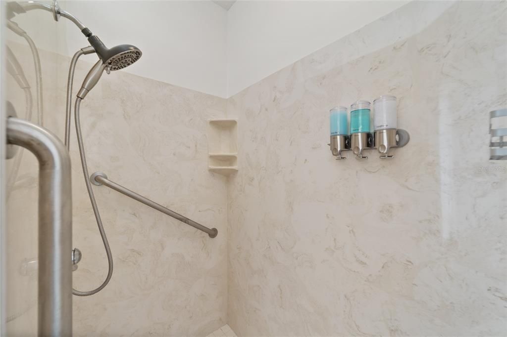 En Venta: $439,500 (3 camas, 2 baños, 2063 Pies cuadrados)