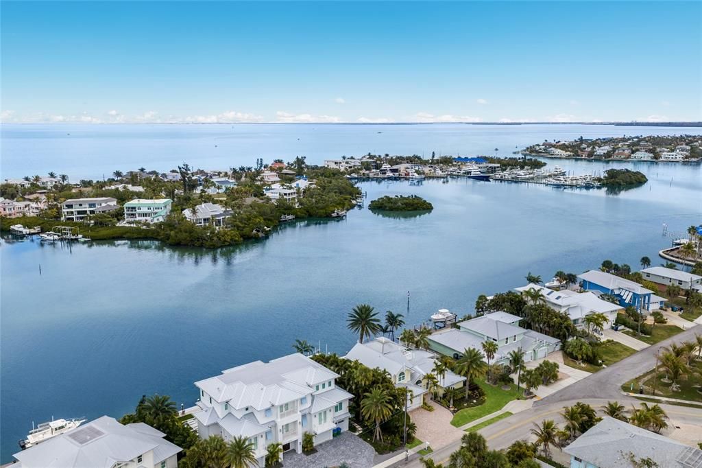 En Venta: $4,295,000 (4 camas, 3 baños, 2775 Pies cuadrados)