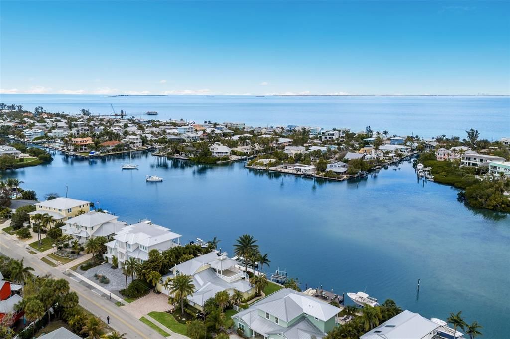 En Venta: $4,295,000 (4 camas, 3 baños, 2775 Pies cuadrados)