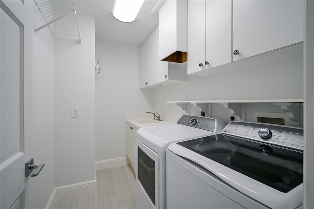 En Venta: $4,295,000 (4 camas, 3 baños, 2775 Pies cuadrados)