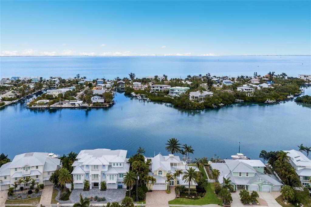 En Venta: $4,295,000 (4 camas, 3 baños, 2775 Pies cuadrados)
