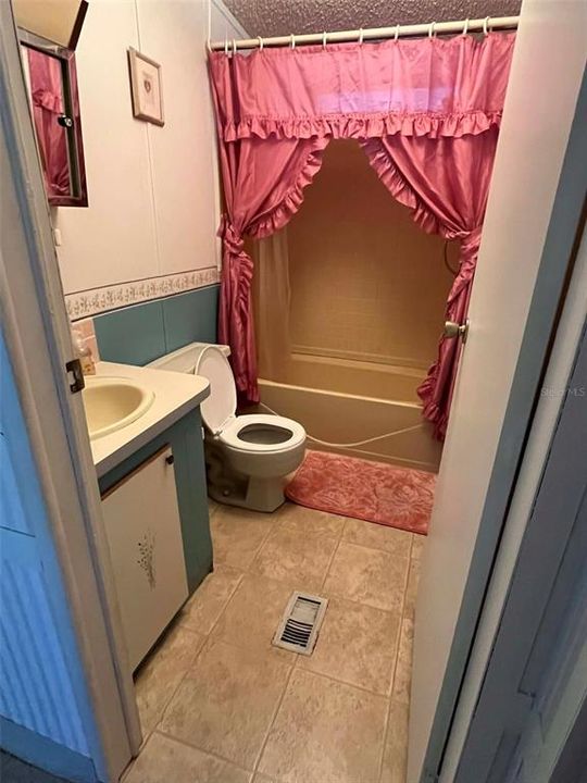 На продажу: $155,000 (3 спален, 2 ванн, 1104 Квадратных фут)