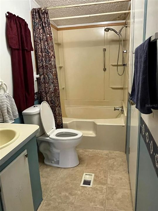 На продажу: $155,000 (3 спален, 2 ванн, 1104 Квадратных фут)