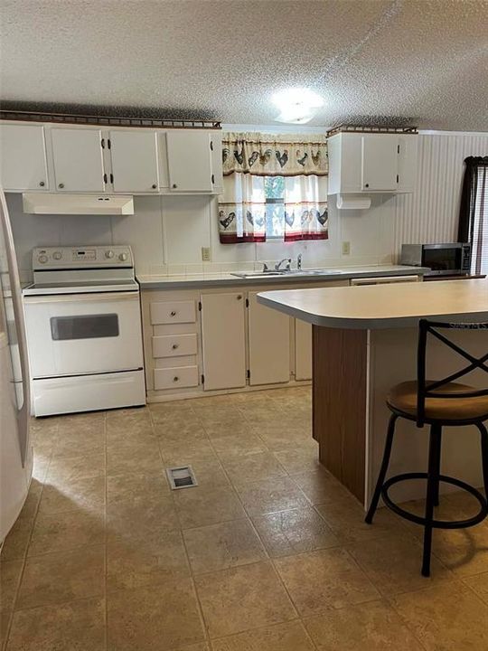 На продажу: $155,000 (3 спален, 2 ванн, 1104 Квадратных фут)