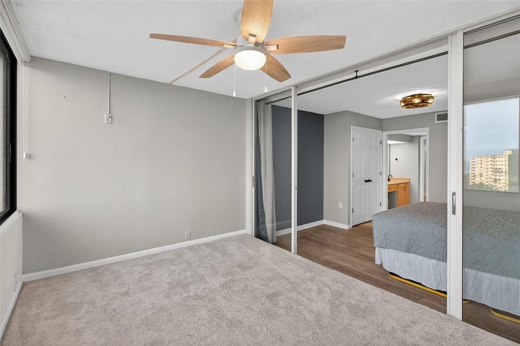 Active With Contract: $135,000 (1 beds, 1 baths, 810 Square Feet)