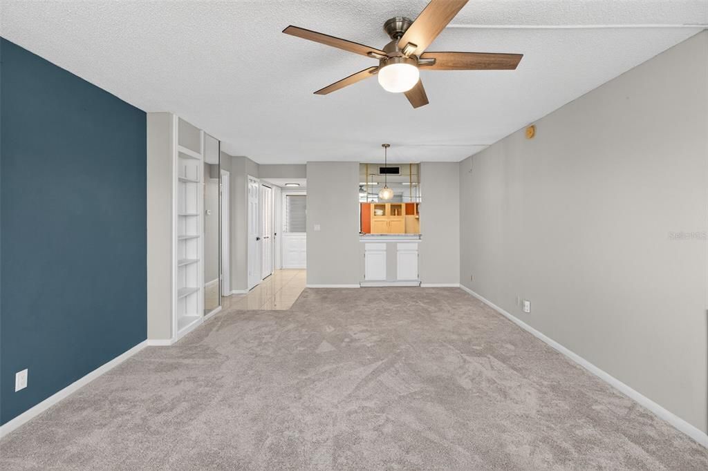 Active With Contract: $135,000 (1 beds, 1 baths, 810 Square Feet)