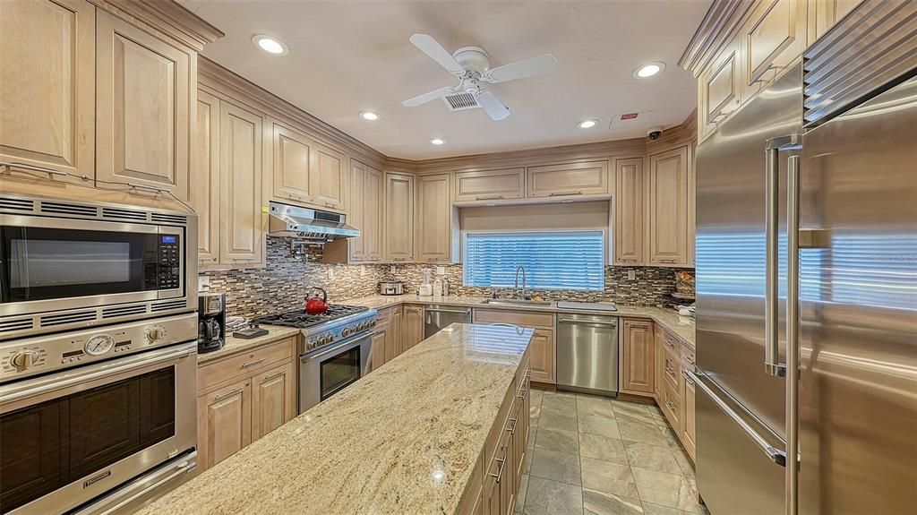 For Sale: $1,145,000 (3 beds, 3 baths, 2250 Square Feet)
