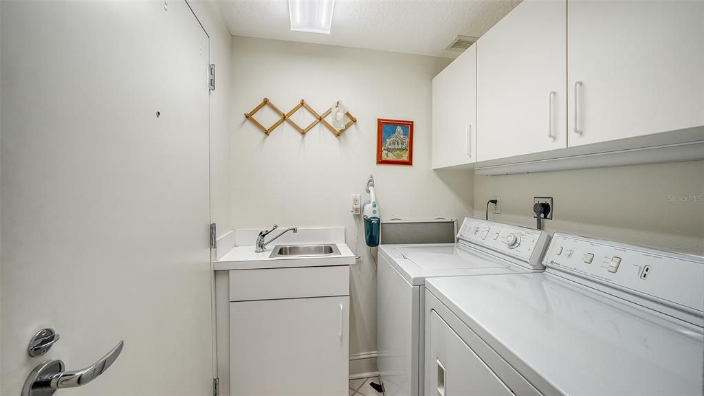 For Sale: $1,145,000 (3 beds, 3 baths, 2250 Square Feet)