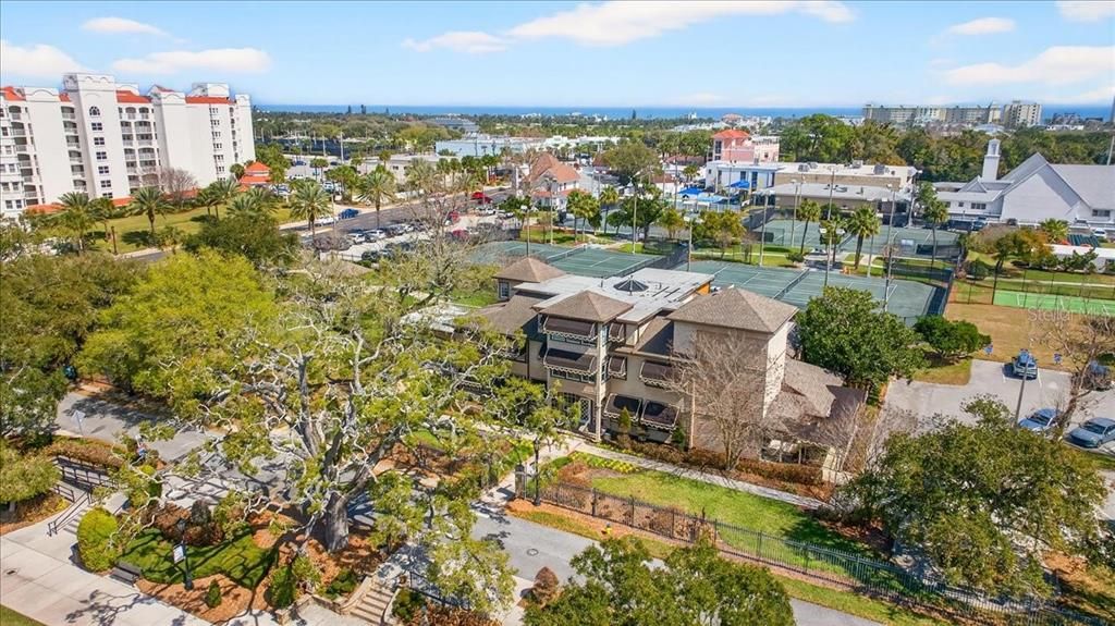 Activo con contrato: $427,900 (2 camas, 2 baños, 2230 Pies cuadrados)