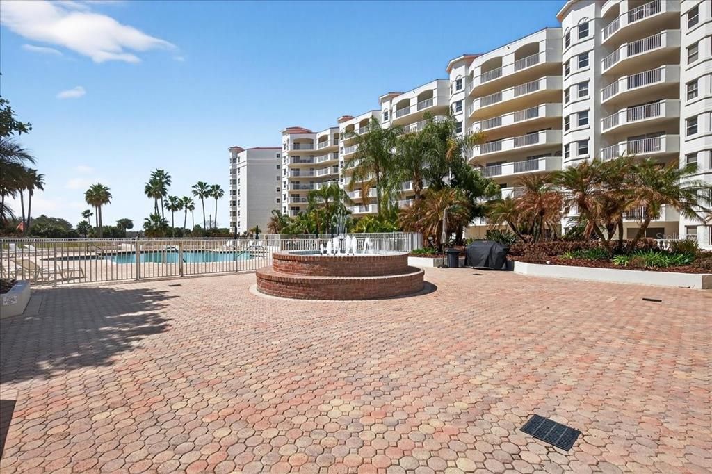 Activo con contrato: $427,900 (2 camas, 2 baños, 2230 Pies cuadrados)
