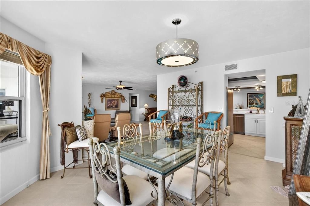 Activo con contrato: $427,900 (2 camas, 2 baños, 2230 Pies cuadrados)
