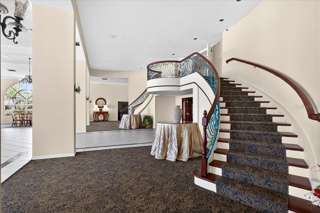 Activo con contrato: $427,900 (2 camas, 2 baños, 2230 Pies cuadrados)