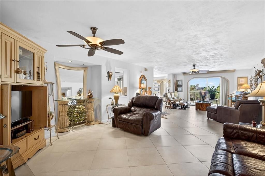 Activo con contrato: $427,900 (2 camas, 2 baños, 2230 Pies cuadrados)