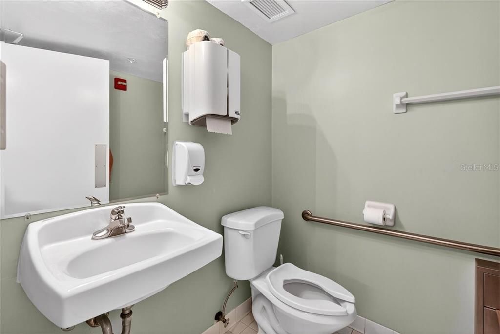 Activo con contrato: $427,900 (2 camas, 2 baños, 2230 Pies cuadrados)