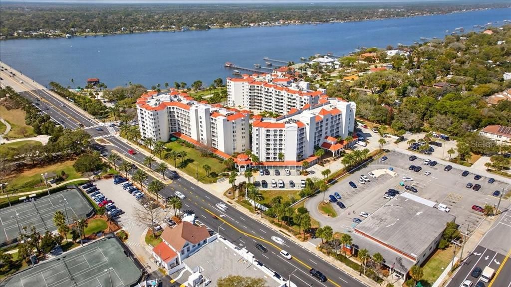 Activo con contrato: $427,900 (2 camas, 2 baños, 2230 Pies cuadrados)
