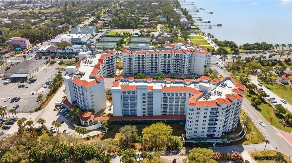 Activo con contrato: $427,900 (2 camas, 2 baños, 2230 Pies cuadrados)