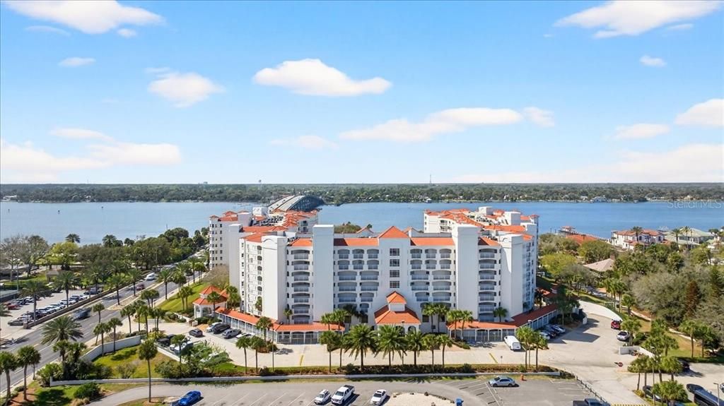 Activo con contrato: $427,900 (2 camas, 2 baños, 2230 Pies cuadrados)