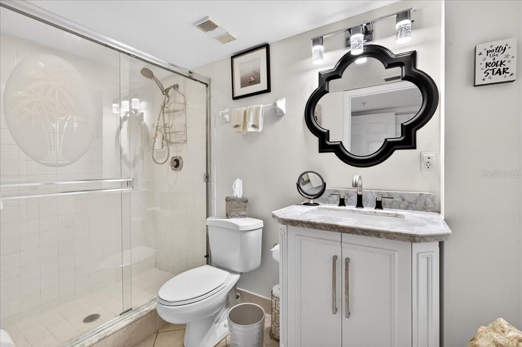 Activo con contrato: $427,900 (2 camas, 2 baños, 2230 Pies cuadrados)