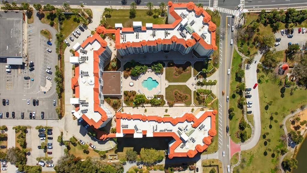 Activo con contrato: $427,900 (2 camas, 2 baños, 2230 Pies cuadrados)