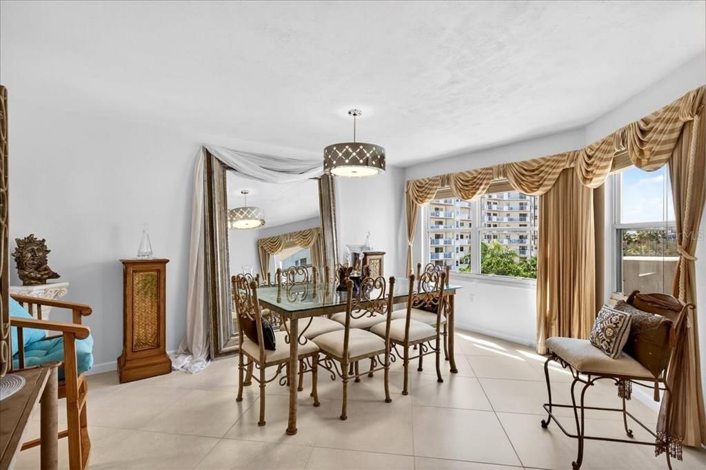 Activo con contrato: $427,900 (2 camas, 2 baños, 2230 Pies cuadrados)