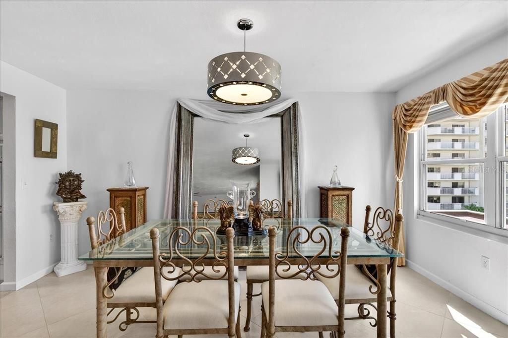 Activo con contrato: $427,900 (2 camas, 2 baños, 2230 Pies cuadrados)