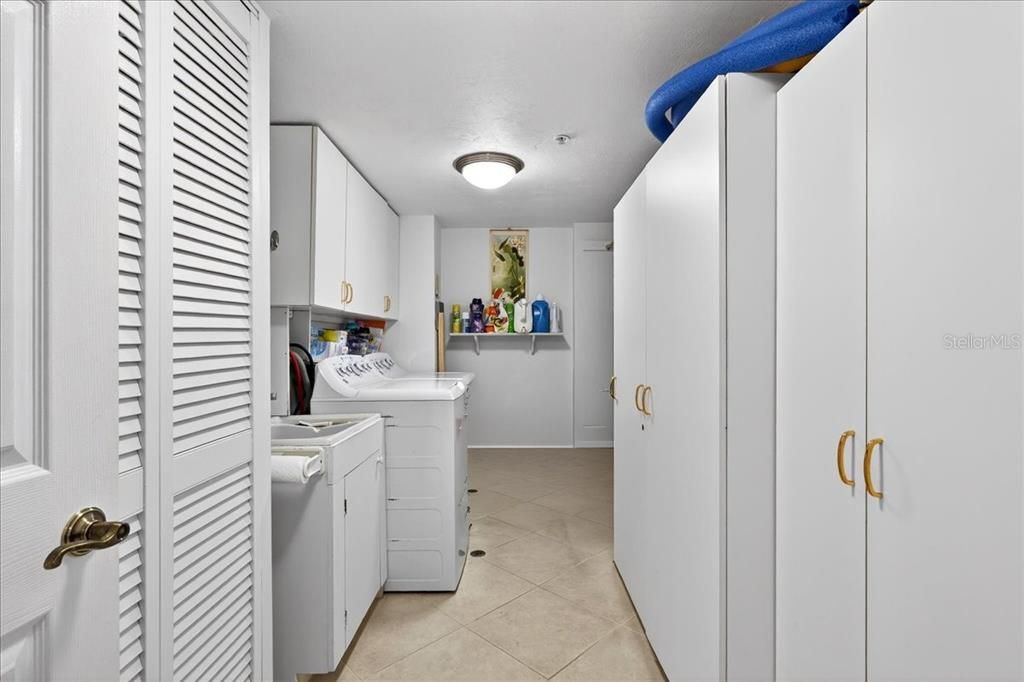 Activo con contrato: $427,900 (2 camas, 2 baños, 2230 Pies cuadrados)