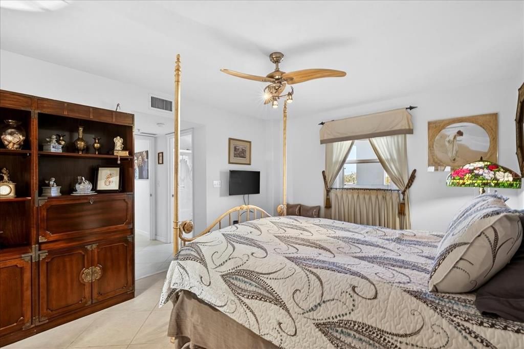 Activo con contrato: $427,900 (2 camas, 2 baños, 2230 Pies cuadrados)