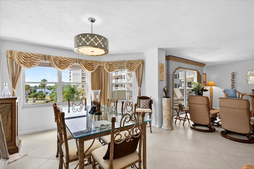 Activo con contrato: $427,900 (2 camas, 2 baños, 2230 Pies cuadrados)