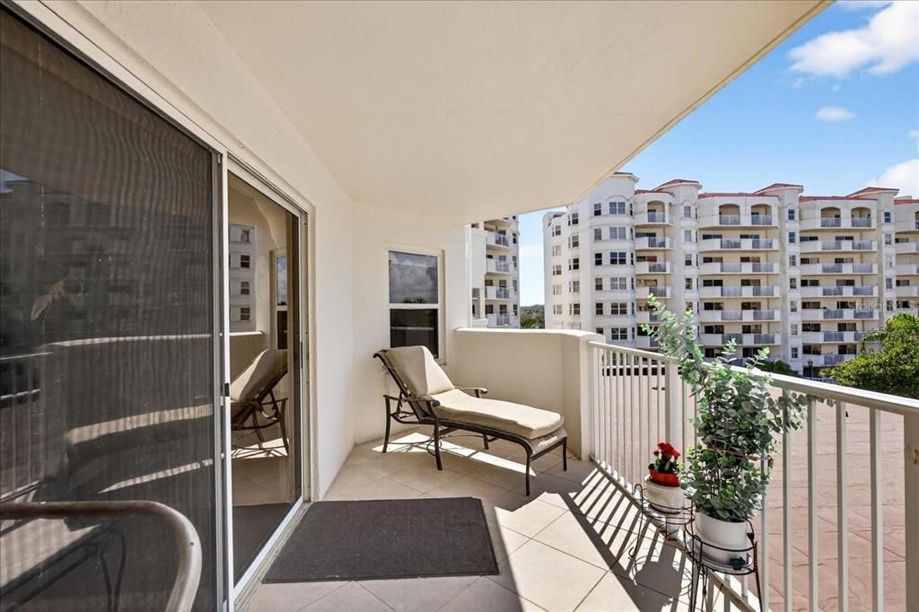 Activo con contrato: $427,900 (2 camas, 2 baños, 2230 Pies cuadrados)