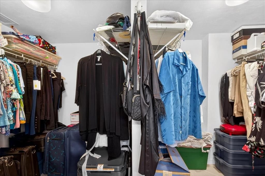 Activo con contrato: $427,900 (2 camas, 2 baños, 2230 Pies cuadrados)