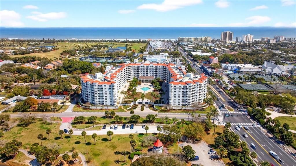 Activo con contrato: $427,900 (2 camas, 2 baños, 2230 Pies cuadrados)