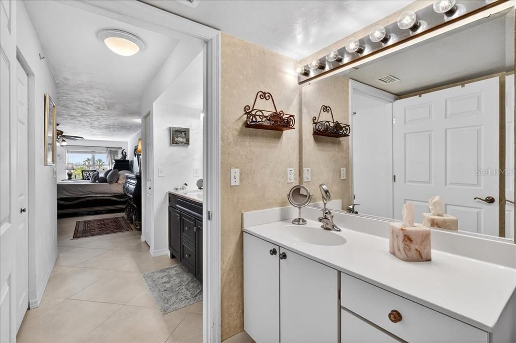 Activo con contrato: $427,900 (2 camas, 2 baños, 2230 Pies cuadrados)