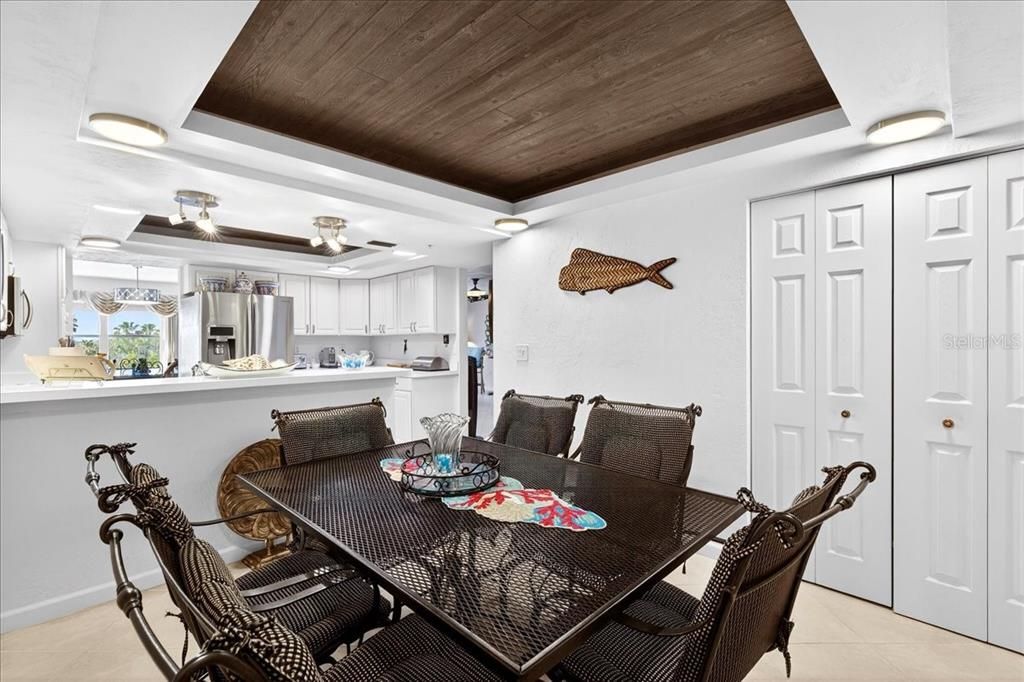 Activo con contrato: $427,900 (2 camas, 2 baños, 2230 Pies cuadrados)