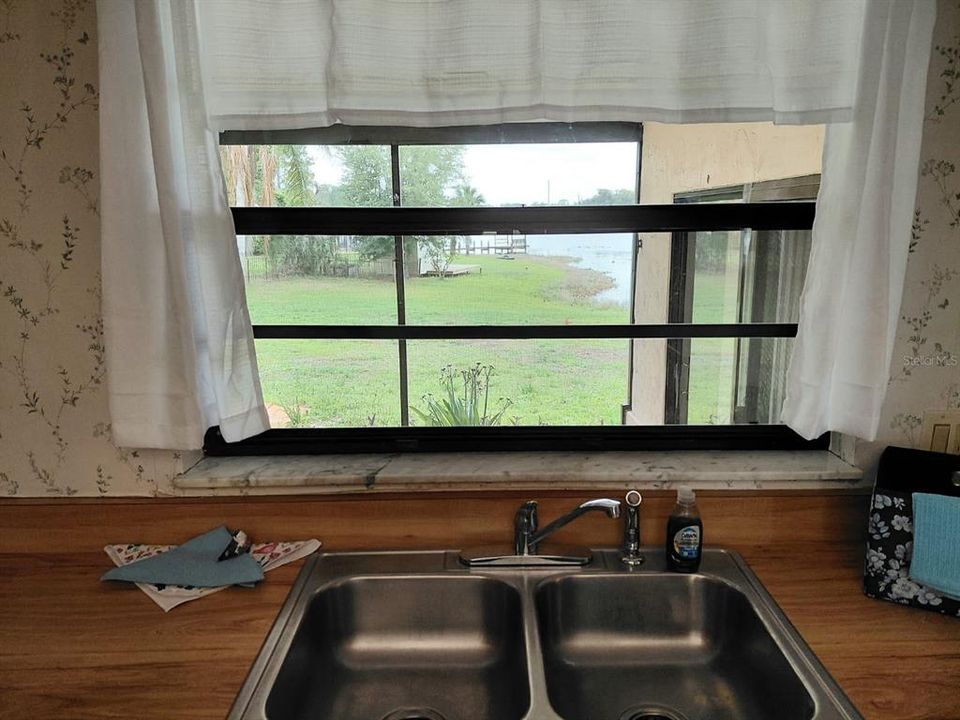 For Sale: $279,900 (2 beds, 2 baths, 1616 Square Feet)