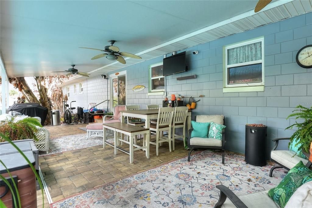 For Sale: $389,000 (3 beds, 2 baths, 1560 Square Feet)